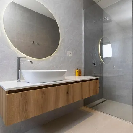Terra House Luxury Living Between Mountain & Sea Вилла