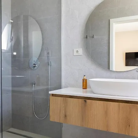 Terra House Luxury Living Between Mountain & Sea Вилла *