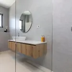 Terra House Luxury Living Between Mountain & Sea