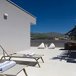 Terra House Luxury Living Between Mountain & Sea Žrnovnica