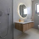 Terra House Luxury Living Between Mountain & Sea *