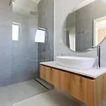 Terra House Luxury Living Between Mountain & Sea *