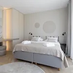 Terra House Luxury Living Between Mountain & Sea
