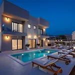 Terra House Luxury Living Between Mountain & Sea ヴィラ