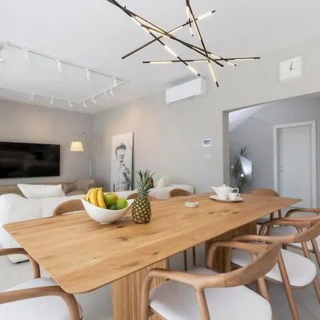Terra House Luxury Living Between Mountain & Sea Villa *