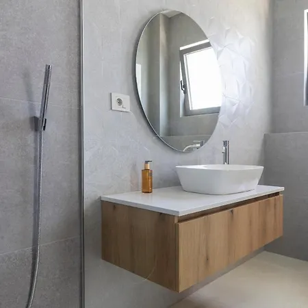 Terra House Luxury Living Between Mountain & Sea Villa *