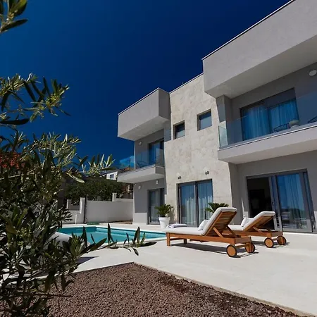 Terra House Luxury Living Between Mountain & Sea Zrnovnica