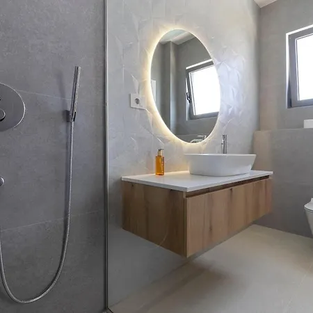 Terra House Luxury Living Between Mountain & Sea *