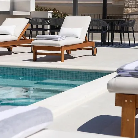 Terra House Luxury Living Between Mountain & Sea