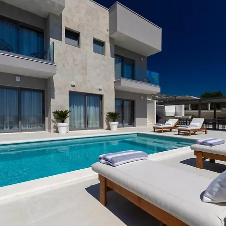 Villa Terra House Luxury Living Between Mountain & Sea *