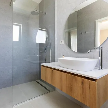 Terra House Luxury Living Between Mountain & Sea *
