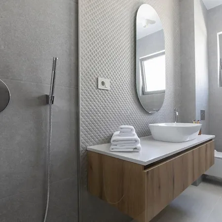 Terra House Luxury Living Between Mountain & Sea *
