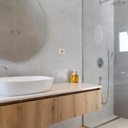 Terra House Luxury Living Between Mountain & Sea * Žrnovnica