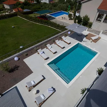 Terra House Luxury Living Between Mountain & Sea * Žrnovnica