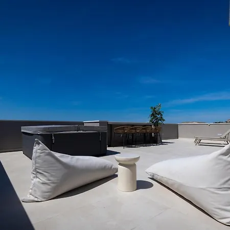 Terra House Luxury Living Between Mountain & Sea Villa