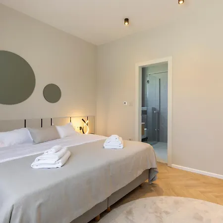 Terra House Luxury Living Between Mountain & Sea Villa *