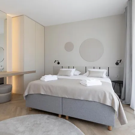 Terra House Luxury Living Between Mountain & Sea