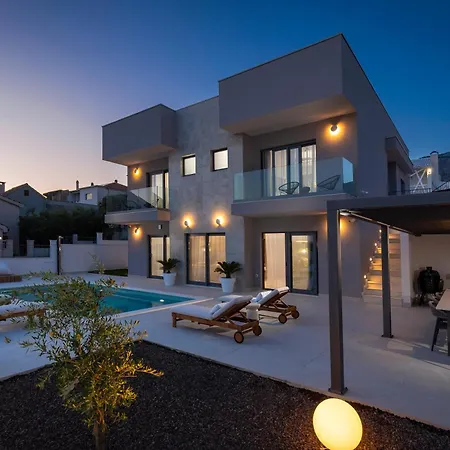 Terra House Luxury Living Between Mountain & Sea Villa *